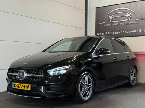 Mercedes-Benz B-klasse 180 AMG Pano, Cruise Control, Apple Carplay, Sfeerverlichting, Elek Stoelen, 