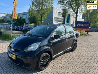 Toyota Aygo 1.0-12V - 5 DEURS - NIEUWE JAAR APK - NAP !