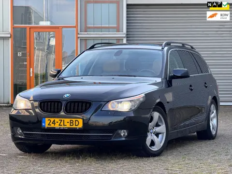 BMW 5-serie Touring 525d High Executive | Panoramadak | Xenon | Leder elektrische stoelen | Parkeers