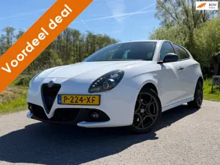 Alfa Romeo Giulietta 1.4 Turbo MultiAir Super Automaat / Navi / 18" Velgen / Alcantara / Stoelverwar
