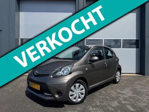 Toyota Aygo 1.0 VVT-i Aspiration Bruin 5-Deurs Airco Bluetooth