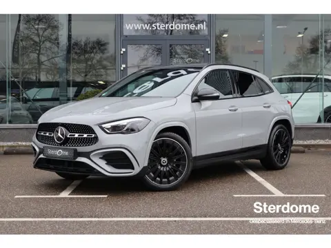 Mercedes-Benz GLA 180 AMG Line I 2025 I Panorama dak I MANUFAKTUR Alpine Grijs I Trekhaak I Stoelver