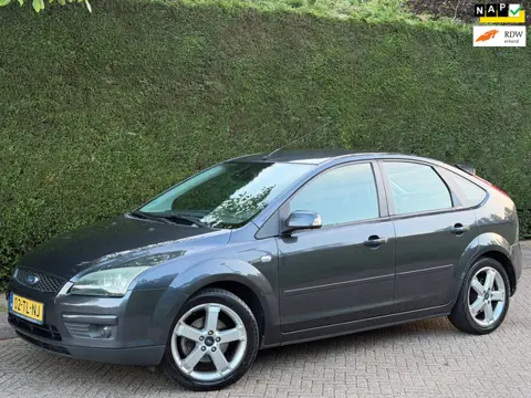 Ford Focus 2.0-16V Titanium RIJDGOED/AUTOMAAT/AIRCO/APK 5-27