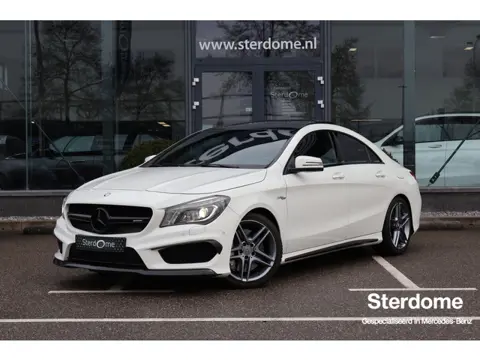 Mercedes-Benz CLA-Klasse AMG 45 4MATIC l 361 PK l Dealer onderhouden l Panoramadak l Performance sto