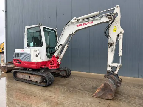 Takeuchi TB235 (bj 2010)