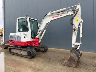 Takeuchi TB235 (bj 2010)
