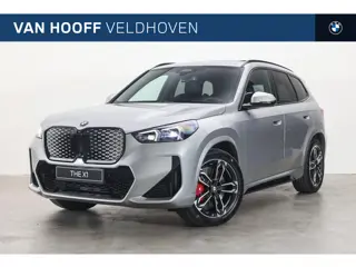 BMW iX1 eDrive20 M Sport / Trekhaak / Panoramadak / Sportstoelen /	Comfort Access / Head-Up / Harman