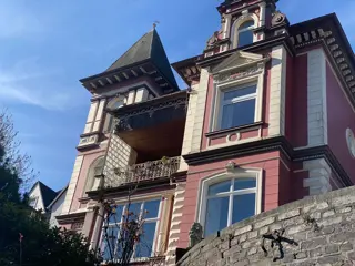 D855 Prachtige Jugendstilvilla met burchtzicht in Altena, Sauerland te Duitsland