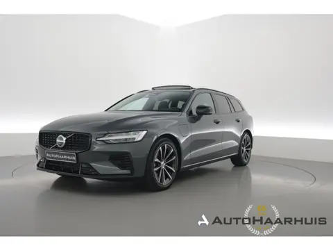 Volvo V60 2.0 T6 Plug-in hybrid AWD Plus Dark | SOH 101.9% | Forest Lake | Pano | Head-Up | Harman K