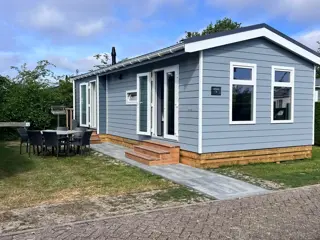 Ruim nieuw chalet op camping op loopafstand van De Koog