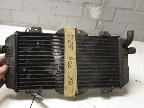 RADIATEUR Yamaha FZR 600 1989 - 1993