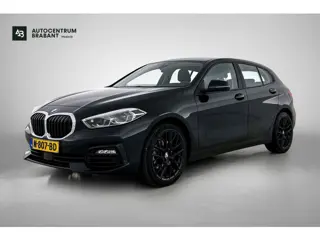 BMW 1-serie 118i Business Edition Automaat (NL-AUTO, NAVIGATIE, CARPLAY, PARKEERSENSOREN, DEALER OND