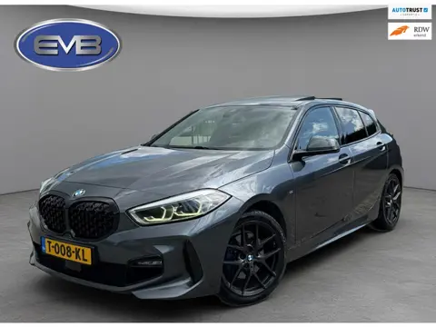 BMW 1-serie 118i M-sport pakket, panoramadak, achteruitrijcamera, Led verlichting,stoelverwarming