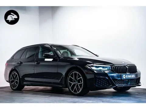 BMW 5 Serie Touring 530e xDrive High Executive M Sport|93,7% SOH|Pano|Leder|Camera|Carplay