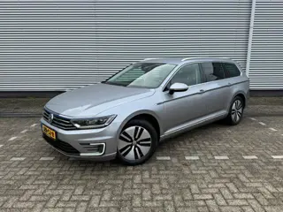 Volkswagen Passat Variant 1.4 TSI GTE,Navigatie,Parkeersensoren,Cruisecontrol,trekhaak,LED,stoelverw