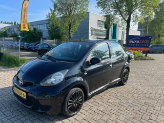 Toyota Aygo 1.0-12V - 5 DEURS - NIEUWE JAAR APK - NAP !