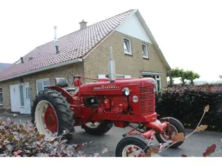 Farmall B-450 (bj 1956)