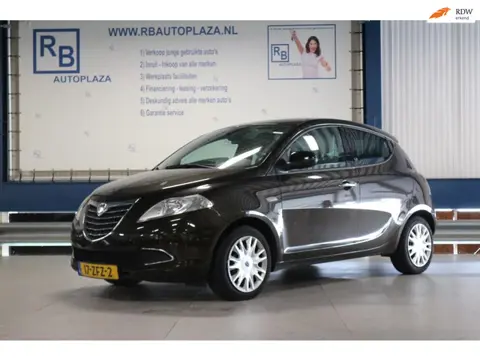 Lancia Ypsilon 0.9 TwinAir Gold / NAP + APK 6 - 2027 ! ! ! !