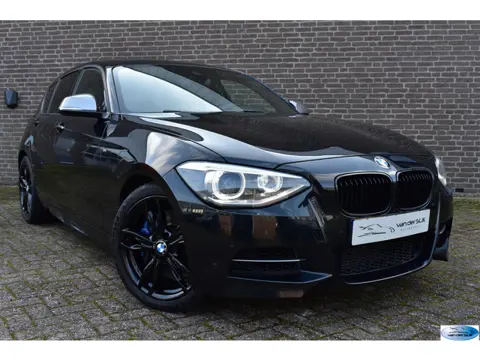 BMW 1-serie M135i xDrive High Executive Schuif / Kanteldak, Harman Kardon, PDC