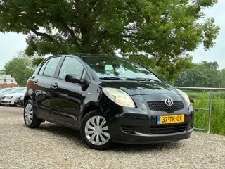 Toyota Yaris 1.4 D-4D Sol | 5-Deurs + Airco nu € 1.750,-!!!