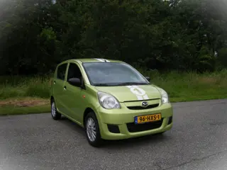 Daihatsu Cuore 1.0 Trend . 5 Deurs . Lichtmetalen velgen . Centrale deurvergrendeling . Audio . enz