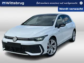 Volkswagen Golf 1.5 eHybrid 272pk DSG GTE / Panorama dak / Zwenkbare trekhaak / Black style / IQ-Led