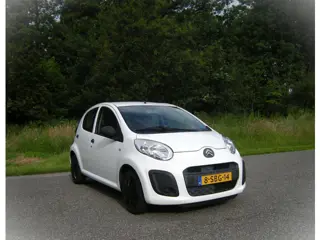 Citroen C1 1.0 Attraction . 5 Deurs . Weinig kilometers . sportieve auto .
