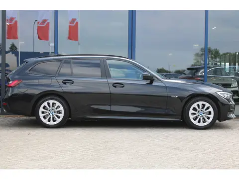 BMW 3 Serie Touring 320e High Executive LEDER NAVI CARPLAY TREKHAAK