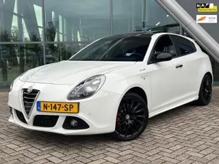 Alfa Romeo Giulietta 1.4 T Exclusive Automaat, Pano, Leder, Zeer Mooi!