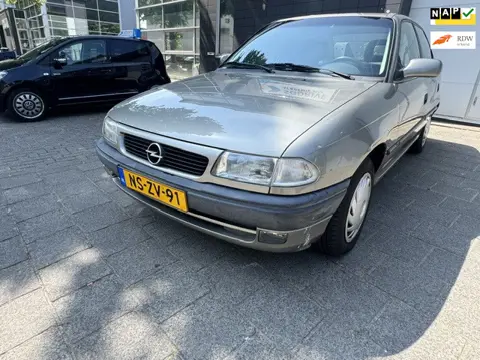 Opel Astra 1.6i Season APK NAP AUTOMAAT RIJDT EN SCHAKELT PERFECT