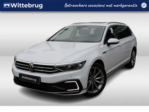 Volkswagen Passat Variant 1.4 TSI PHEV 218pk GTE DSG Automaat / Panorama dak / LM 18 inch / IQ LED M