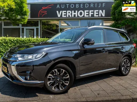 Mitsubishi Outlander 2.0 PHEV instyle+ | PANORAMA | 360 CAMERA | STUUR / STOELVERWARM | LEDER | NAVI