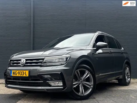 Volkswagen Tiguan 1.4 TSI | R-Line | Navigatie | Trekhaak | Stoelverwarming | Camera | Virtual Cockp
