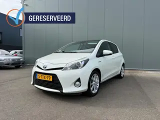 Toyota Yaris 1.5 Full Hybrid Dyn. PANORAMADAK / CAMERA / BOEKJE !