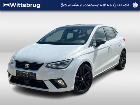 SEAT Ibiza 1.0 TSI 110pk FR Black Edition Panoramadak / Navigatie High / Alcantara / LED / Camera / 