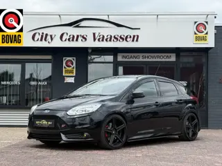 Ford Focus 2.0 EcoBoost ST-3 300 pk apple carplay camera recaro stoelen maxton spoiler pakket climat