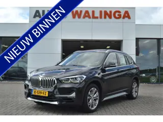 BMW X1 sDrive18i Panaramadak | Leer | Head up | Trekhaak 1700kg | Dealer onderhouden.