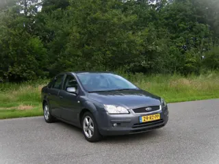 Ford Focus 1.6-16V First Edition . 5 drs . Airco . Cruiscontrol . elec ramen enz ..