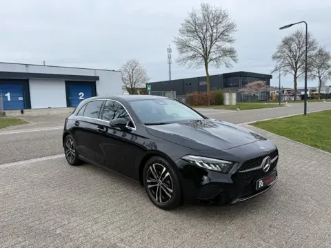 MERCEDES-BENZ A-KLASSE 180 Luxury Line Navi