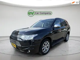 Mitsubishi Outlander 2.0 PHEV Instyle+ | Schuif- / kanteldak | Trekhaak | Camera | Adapt. Cruise | S