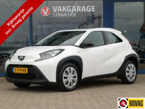 Toyota Aygo X 1.0 VVT-i MT Play, Carplay + Android Auto / Adaptive Cruise / Camera / Airco