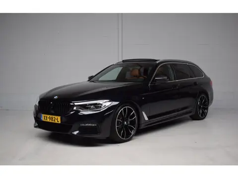 BMW 5-serie Touring 520i 184PK AUT8 M-SPORT ORG.NED / PANORAMADAK / 360 CAMERA / 20INCH / HEAD-UP / 