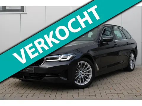 BMW 5-serie Touring 520e ACC I LASER I KEYLESS I EL. TREKH. I MEMORY I CARPLAY I CAM I SFEERVERL. I 