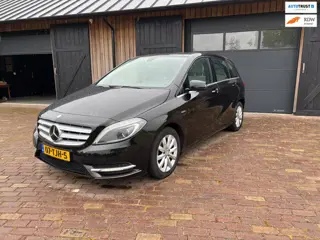 Mercedes-Benz B-klasse 180 Ambition, AUTOMAAT ,NAVI , TREKHAAK,