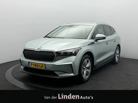Škoda Enyaq iV 80 Leer SOH 93,1% | Warmtepomp | Trekhaak | Leer | Camera | Carplay&Android