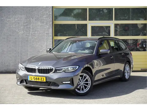 BMW 3 Serie Touring 318i Business Edition BJ2021 Lmv 17" | Led V+A | Pdc | Elek. trekhaak | Elek. ac
