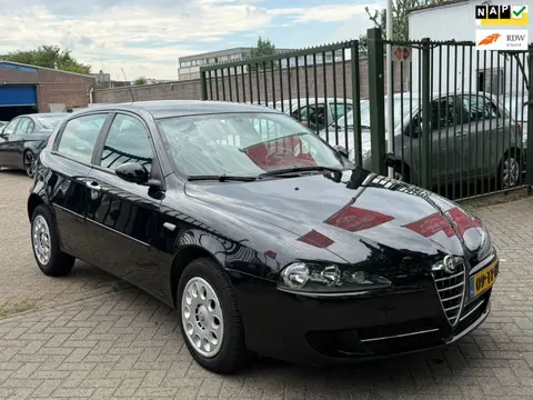 Alfa Romeo 147 1.6 T.Spark Business 1e eigenaar airco elektrische ramen cv op afs