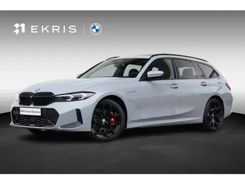 BMW 3-serie Touring 330e | SoH 100% | M Sportpakket Pro | Comfort Access | Trekhaak | Panoramadak | 