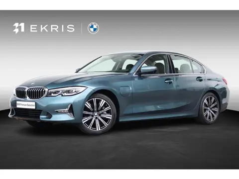 BMW 3-serie 330e eDrive Edition | SoH 84% | Verwarmde Voorstoelen | Trekhaak | Harman Kardon | Parki