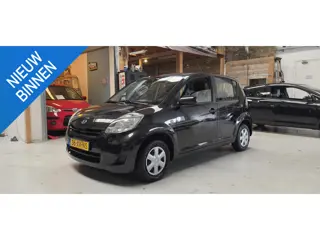 Daihatsu Sirion 2 1.0-12V Premium Bluetooth, el ramen + spiegels, NAP kilometers!!!